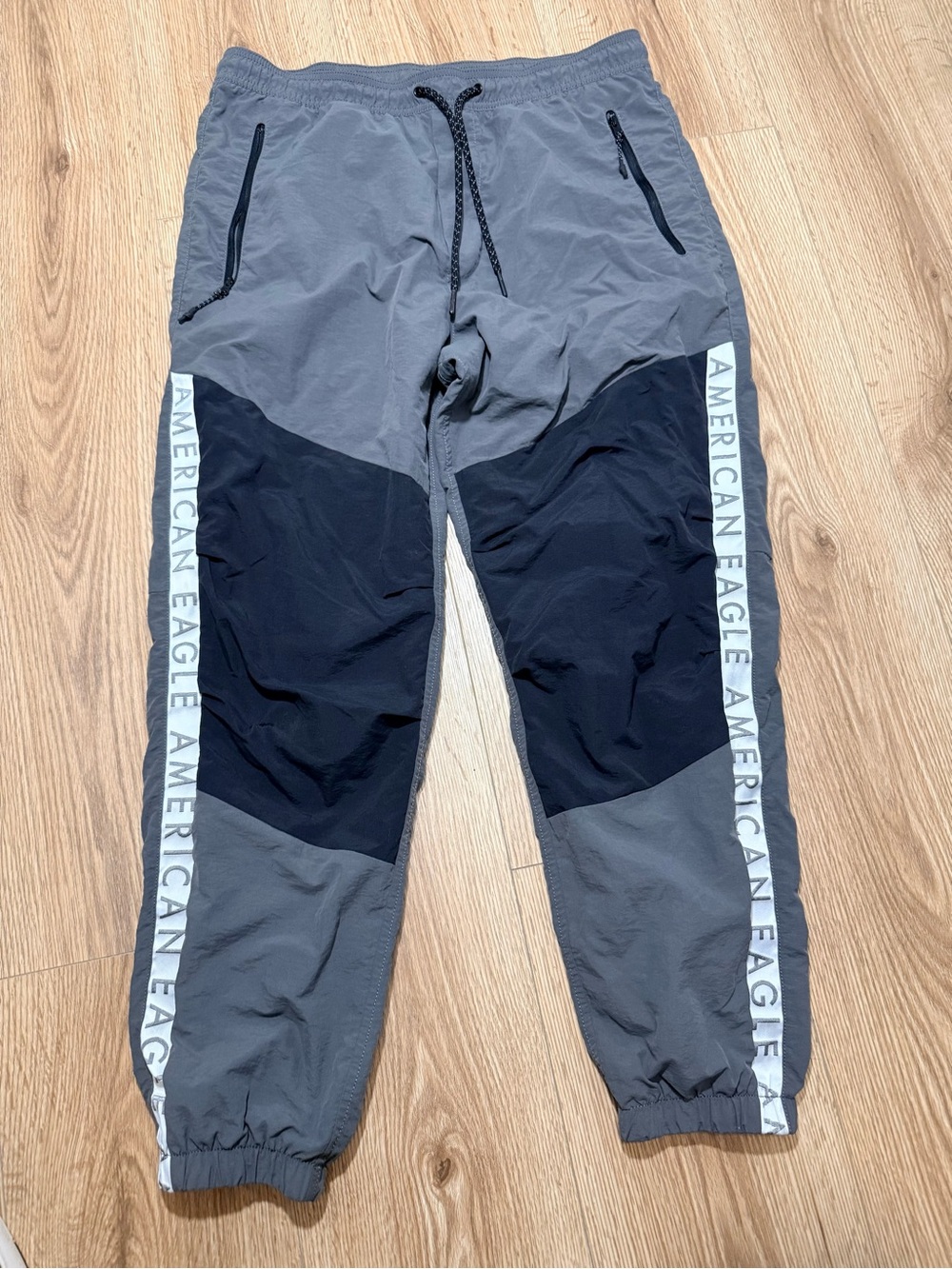 American Eagle Gray Black Nylon Track Pants Men's M Logo Tape Jogger Y2K